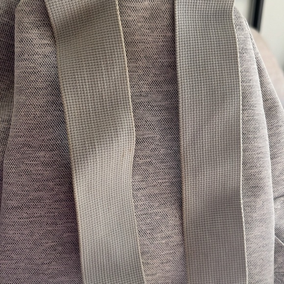 Mini light grey Herschel back pack - Picture 3 of 3